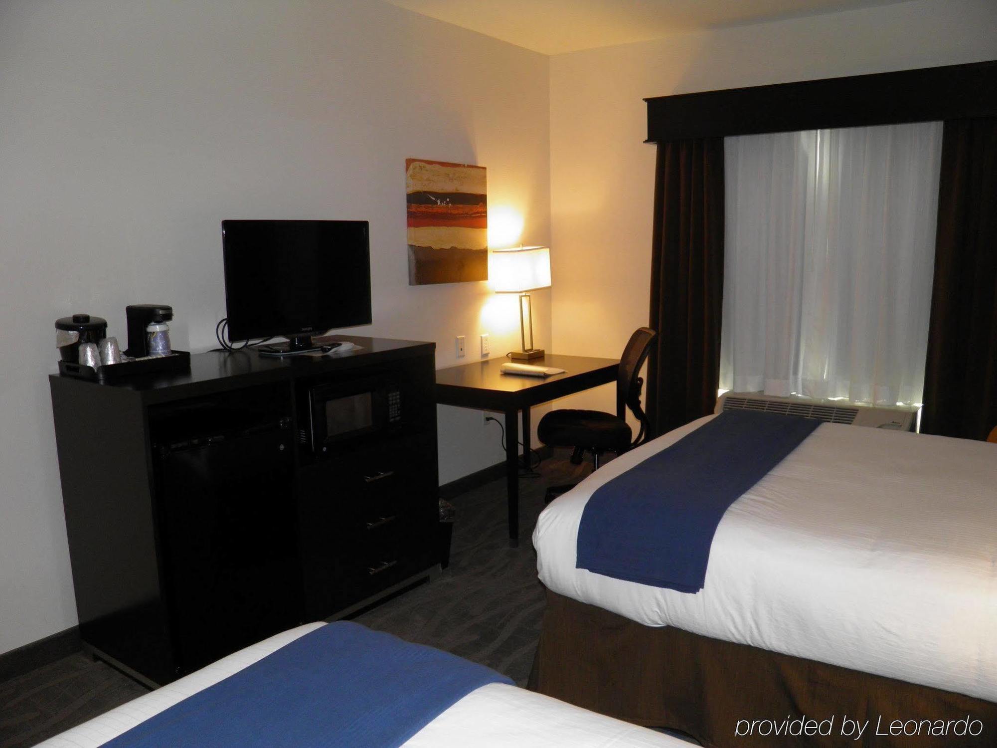 Holiday Inn Express & Suites Overland Park, An Ihg Hotel Εξωτερικό φωτογραφία